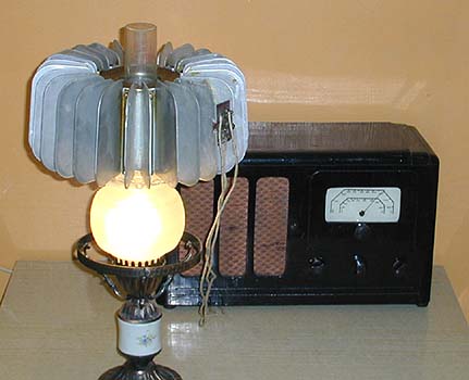 Керосиновая лампа с устройством для производства эл.тока